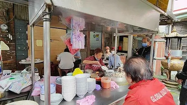 【台北美食】好款姨米粉湯｜絕對隱藏版美食！Google看不到街景的無名路邊攤米粉湯
