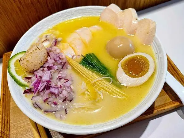 白露拉麵～假日的隨筆記事，城隍街上的人氣拉麵店。