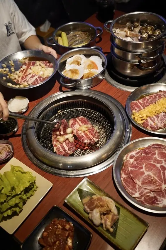 【蘆洲美食】甘釜京韓式燒肉 - 超澎湃五層海鮮塔、頂級牛五花、韓式五色五花肉，超高CP值韓式燒烤，蘆洲韓式料理推薦