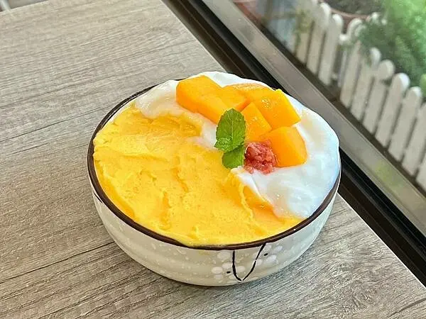 芒果季甜點清單！芒果控必吃7選推薦，整鍋芒果冰110元爽吃。