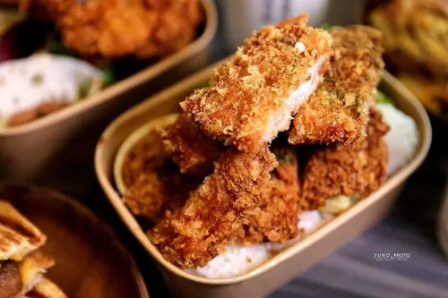 滿滿好像一座豬排山 低gi不限時餐廳！清爽不油膩又健康｜厭世夯肉輕食沙拉喝喝茶(科博館早午餐)