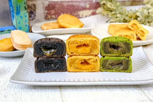 奶皇流心月餅馥郁鹹甜奶香味，馥漫麵包花園鳳梨酥、餅乾禮盒，早早鳥預訂大優惠！
