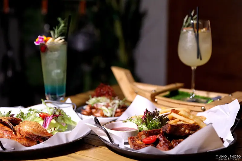 台中市西屯區浮誇沉浸式絢麗投影帷幕充滿科技感 享受視覺與味覺的雙重饗宴