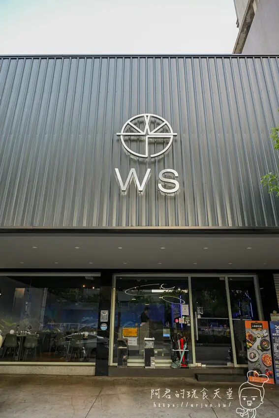 全台灣第一家沉浸式投影x餐酒館｜讓你沉醉於味覺與視覺的饗宴