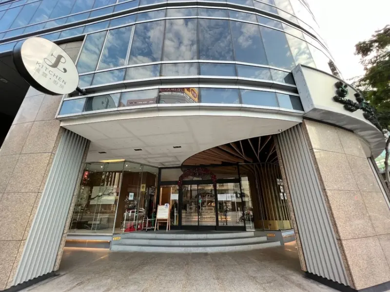 [ 台北住宿 ] 洛碁大飯店-南京館 | 台北小巨蛋附近住宿 | 台北疫苗專案住宿優惠 | 台北住宿優惠飯店 | 國旅券、熊好券、紙本五倍券住宿