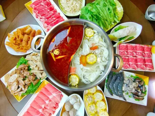 愛吃麻辣鍋的老饕都知道，近30年功力的老湯頭，孛兒帖鍋味道實在優的要命，用APP再送你200元的梅花豬哦