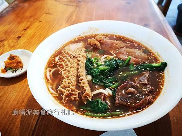 東勢美食，清爽的牛肉湯頭，一人麵店『怒騾子牛肉麵』東勢牛肉麵｜滷味