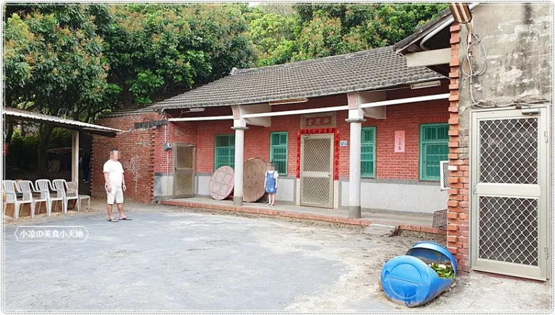 燦汶放山雞║跟著老饕吃好料，超隱密三合院內藏著鄉土料理，白斬雞、炒米粉、山菜、野味通通有，單點合菜任你挑，想吃記得先預訂！！