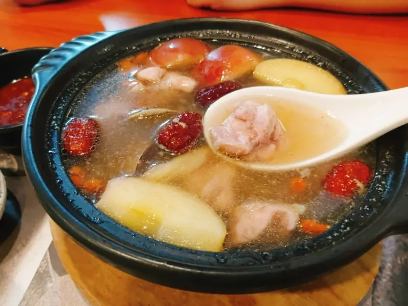 南崁美食:餓人谷 豐富菜色配上中國風古典裝潢，放鬆吃飯聊天的好去處 - 小N手札 Nancynote