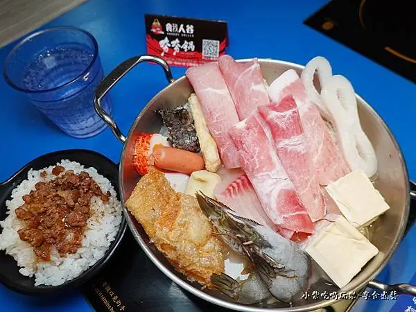 桃園蘆竹南崁平價火鍋推薦【餓人谷夯夯鍋蘆竹仁愛店】不收服務費/最新科技express時空膠囊送餐/滷肉飯/霜淇淋/20種飲料自助免費無限續。可使用好食券/紙本、數位振興券/LINE Pay行動支付(食