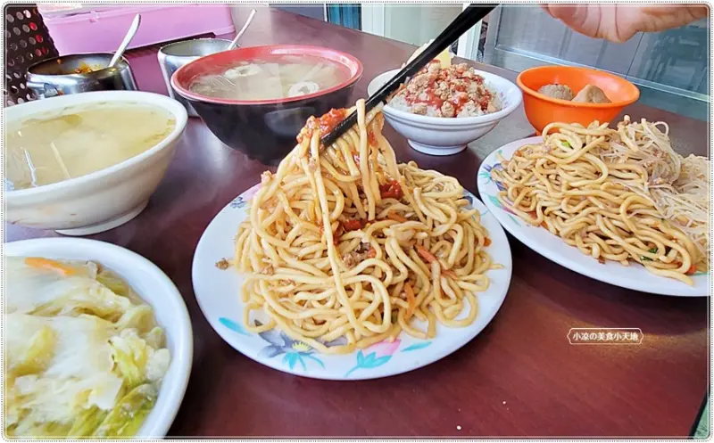 美滿傳統小吃║在地平民傳統早午餐，古早味炒麵、炒米粉、爌肉飯，最貴只要$60！！
