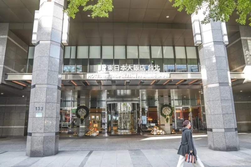 台北美食 黑浮咖啡｜年末聚餐首選！排餐、義大利麵應有盡有，「美式BBQ雞肉pizza」海量餡料必嚐鮮～ · 算命的說我很愛吃