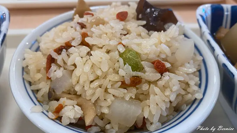 西湖瑞光食堂Food Kitchen ~日本最大連鎖食堂.まいどおおきに食堂 每樣都想放進餐盤裡