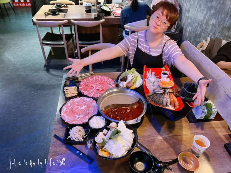 板橋火鍋推薦-海牧水產鍋物-和牛、海鮮、活蝦、麻辣鍋、鴛鴦鍋，板橋聚餐推薦