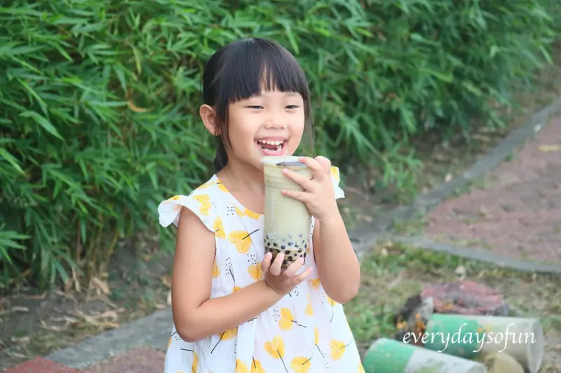 嘉義甜點飲料∥蔡家綠豆湯民族店，彎豆冰消暑好滋味，珍珠綠豆沙牛奶顛覆傳統，傳統下午茶就是這一味，嘉義必吃推薦