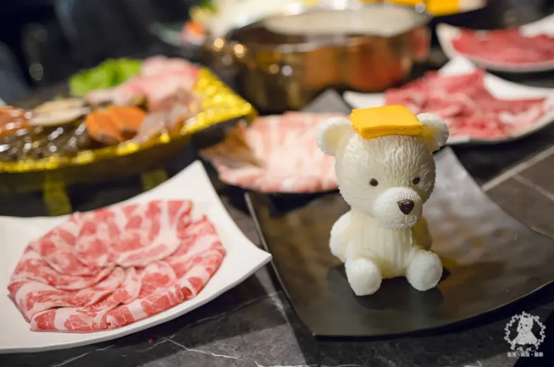 心心麻辣鍋大橋頭店｜台北大同大橋頭食記｜超划算的平價和牛吃到飽火鍋，牛奶鍋也超讚還可以召喚小熊來泡澡，當月壽星加贈七龍珠超有梗 - 卡爾茗 C.L.M.