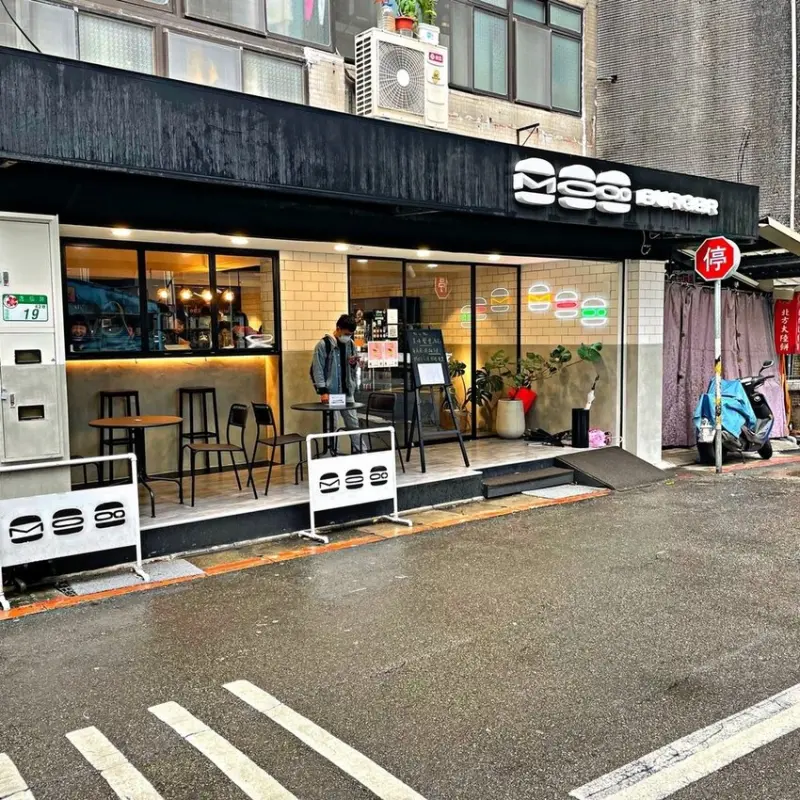 國父紀念館站｜台北漢堡控一定要來朝聖一次 ‧ 酒窖城堡餐廳Chateau Zoe的姊妹店 ‧ Mooo Burger擁有超Juicy漢堡
