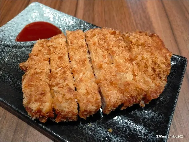 (新北投捷運站附近美食)「滿足溫泉拉麵」---  吃完拉麵餐廳內直接泡足湯，一舉兩得好輕鬆!