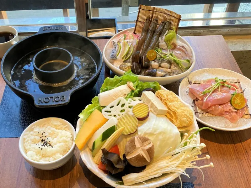 【台中 火鍋】淨鍋SHABUSHABU(南屯黎明火鍋店)，一鍋兩吃喝湯/涮肉兩不耽誤，大小圓鍋給讚