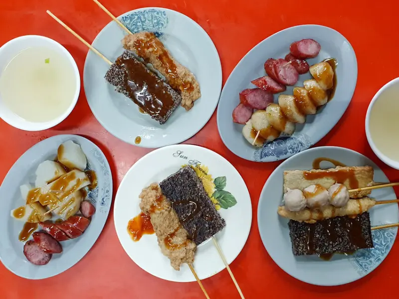 【台東隱藏版美食】台東海濱公園 無名黑輪店 炭火大腸包小腸 在地人從小吃到大的台式下午茶