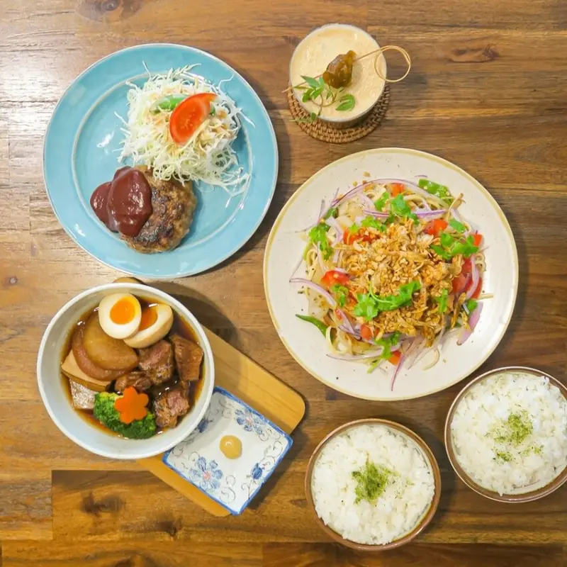 【台南 東區】是咖啡也是餐館的粼粼 來吃一頓日式家常美味吧