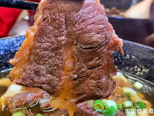 台中西屯美食-尊品原汁牛肉麵 濃郁甘甜的湯頭 半筋半肉的牛肉 小孩