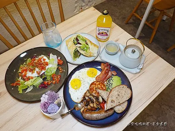 桃園澳式早午餐/藝文特區美食【Surry Hills Café】老宅改造/質感網美咖啡店/寵物友善餐廳/用餐不限時/附插座/有素食(新開幕9折優惠)食記/MENU/停車資訊