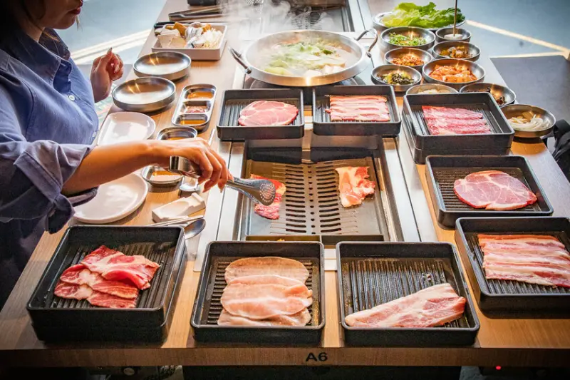 桃園市桃園區韓舍韓式烤肉(桃園店)｜不用500元！韓式燒肉外掛火鍋通通無限吃到飽