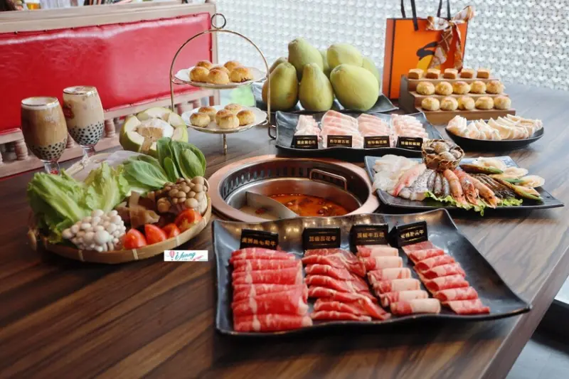 辛巴適麻辣鍋 台北1號店 不僅高檔食材吃到飽 中秋月餅文旦也能吃到飽