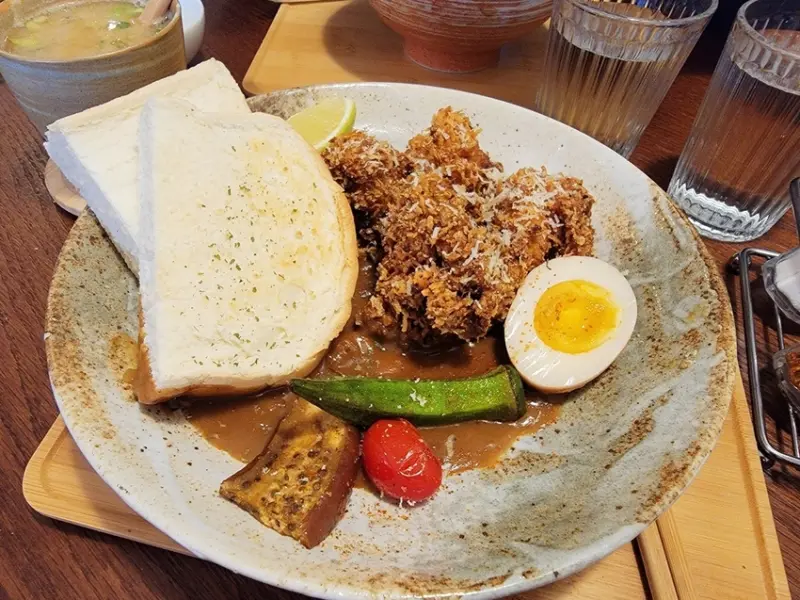 高雄老宅餐廳再一間 預約制 咖哩專賣 惠．飯店 Seafood cafe食べ物の祝福  喫茶、洋食、咖哩、丼飯