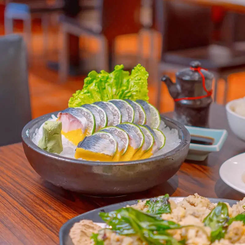 適合聚餐的日式熱炒店，也能外帶日式便當，生魚片、燒烤、炸物超多樣選擇 | 【台北 大同區】魚の棧