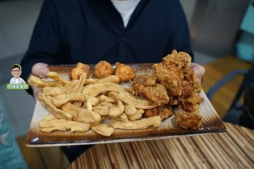 新竹|三味鹹酥雞。新竹在地人極力推薦。鹹酥雞、甜不辣、花枝丸口味獨特，三味收服您的胃。營業時間地址菜單