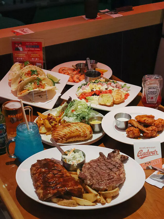 新竹竹北HOOTERS美式餐廳 | 熱情HOOTERS女郎呼拉圈秀、大份量美式餐點適合好友聚會，屬於爸爸的親子餐廳~