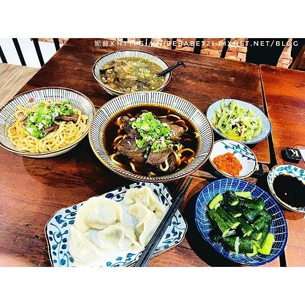 [台北中山美食推薦] 東館牛麵食館 簡約綠植牛肉麵店 獨家特製辣椒 香氣十足 還可以打卡拍照 隨處都是小巧思 綠植控趕快來 *文末優惠*