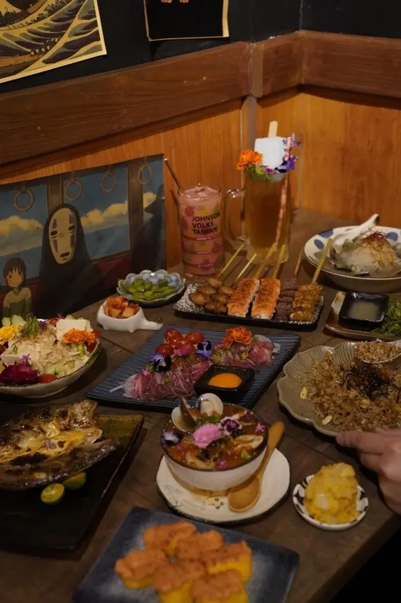 炭吉郎居酒屋 - 繽紛系日式串燒料理、調酒，下班聚餐必訪居酒屋，新北板橋美食推薦