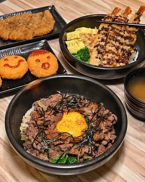 丼曲丼曲∥楠梓區美食∥百元平價丼飯∥免費加醬加飯乙次∥學生、小資族福音∥捷運站步行5分鐘