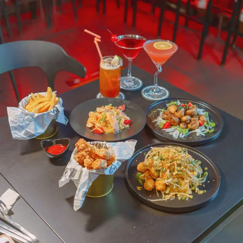 適合包場聚會的隱匿微型酒吧，特製雞球必點，還有十多種調酒、主食選擇 | 【台北 松山區】黑房子Black House