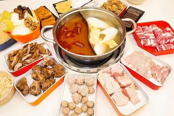 林口麻辣鍋推薦【川膳麻辣鴛鴦鍋】必吃第一名的鴨血！林口最好吃的麻辣鍋（原林口老街詹記）