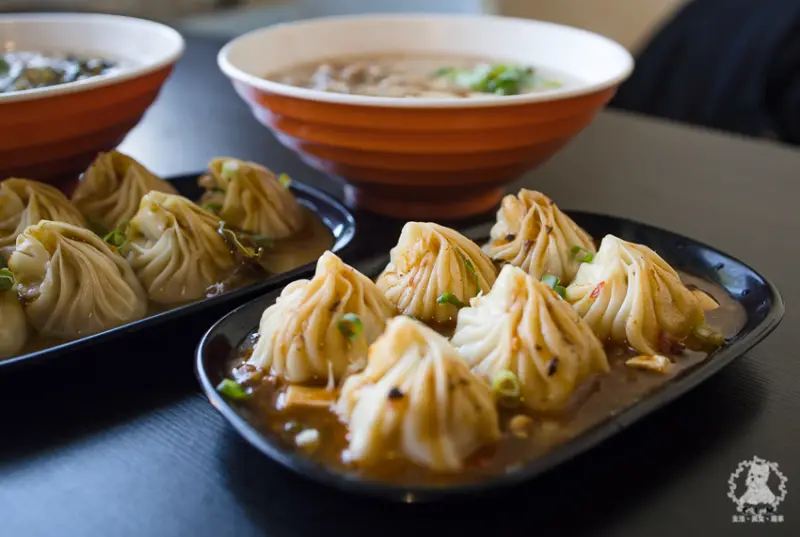 哇草手創湯包｜桃園龜山長庚食記｜淋醬創意湯包，還有好吃推薦的麵線加醬變創意麵線，林口長庚龜山地區好吃推薦必吃美食 - 卡爾茗 C.L.M.