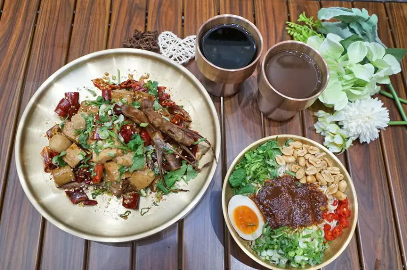 麻十七川滷專賣所|17種中藥秘製而成麻辣鮮香川味乾滷味。新開幕買就送乾拌麵！