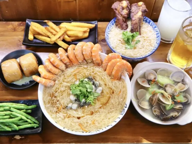 享來初浮誇系麵線超吸睛，新竹東門市場推薦。12隻鮮蝦和肥美鮮蚵超好拍。 – Iris eating