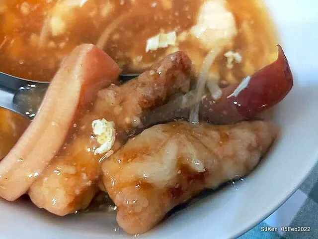 (永和美食)「樂華夜市三鮮羹」--- 人氣鼎盛夜市攤，湯濃料多好味道。 