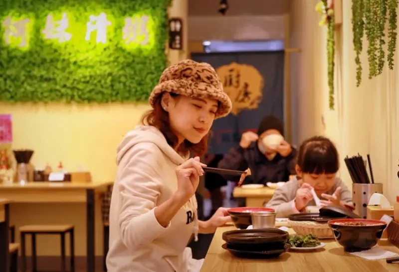 花蓮平價美食/花蓮阿妹清粥，賀！在地老字號清粥小菜喬遷之喜，新裝潢好文青