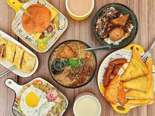 【新北五股】瑞龍早點 | 洲子洋重劃區新型態早餐，中西式早餐新選擇，漢堡、吐司、香酥蛋餅，肉燥飯、大腸麵線，內有菜單