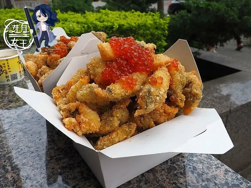 哎喲我的媽，半斤的蚵仔就這樣放在丼飯上，還有鮭魚卵~讓你吃到爽吃到怕吃到叫媽媽！