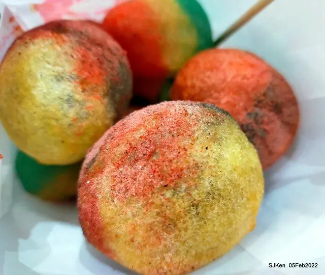 (永和樂華夜市美食)「開心城地瓜球」 --- 八寶多彩地瓜球，顆顆渾圓好香Q!