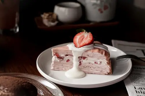 少女心必收草莓千層蛋糕！！每日手作限量供應，想吃趁早！！