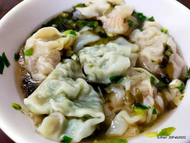 (北捷忠孝新生站附近美食)「楊記大餛飩光華店」--- 內外兼修超美味特色綜合大餛飩與炸醬麵!