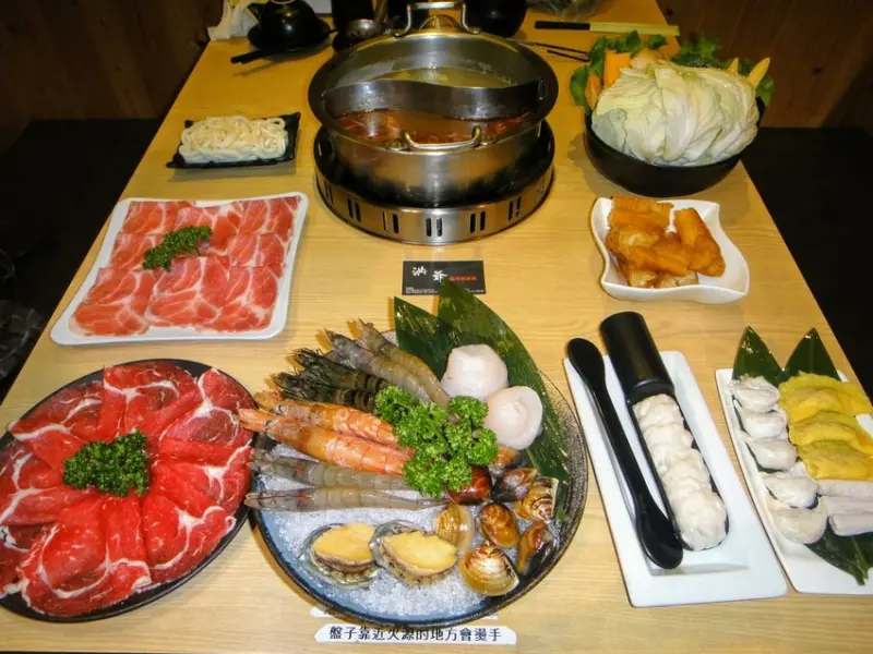 【美食】「洪爺麻辣鴛鴦鍋 板橋店」江子翠火鍋推薦，板橋麻辣鴛鴦鍋推薦、板橋單點式麻辣火鍋 (附菜單)