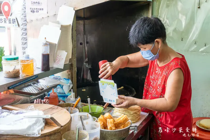 台中市霧峰區霧峰沙茶蛋餅 | 台中霧峰必吃早餐店！招牌沙茶蛋餅Q軟嫩口醬超強～
